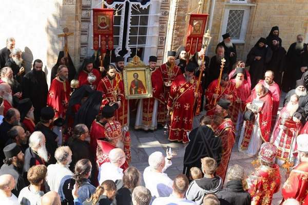 Λιτανεία με την εικόνα του Αγίου Παντελεήμονα